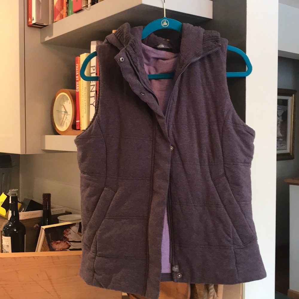 North face vest SOOOO CUTE large